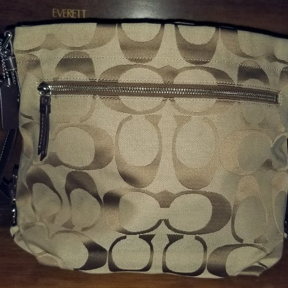 Coach Signature Duffle LIKE NEW in Khaki & Mahogany with adjustable strap - Picture 10 of 12